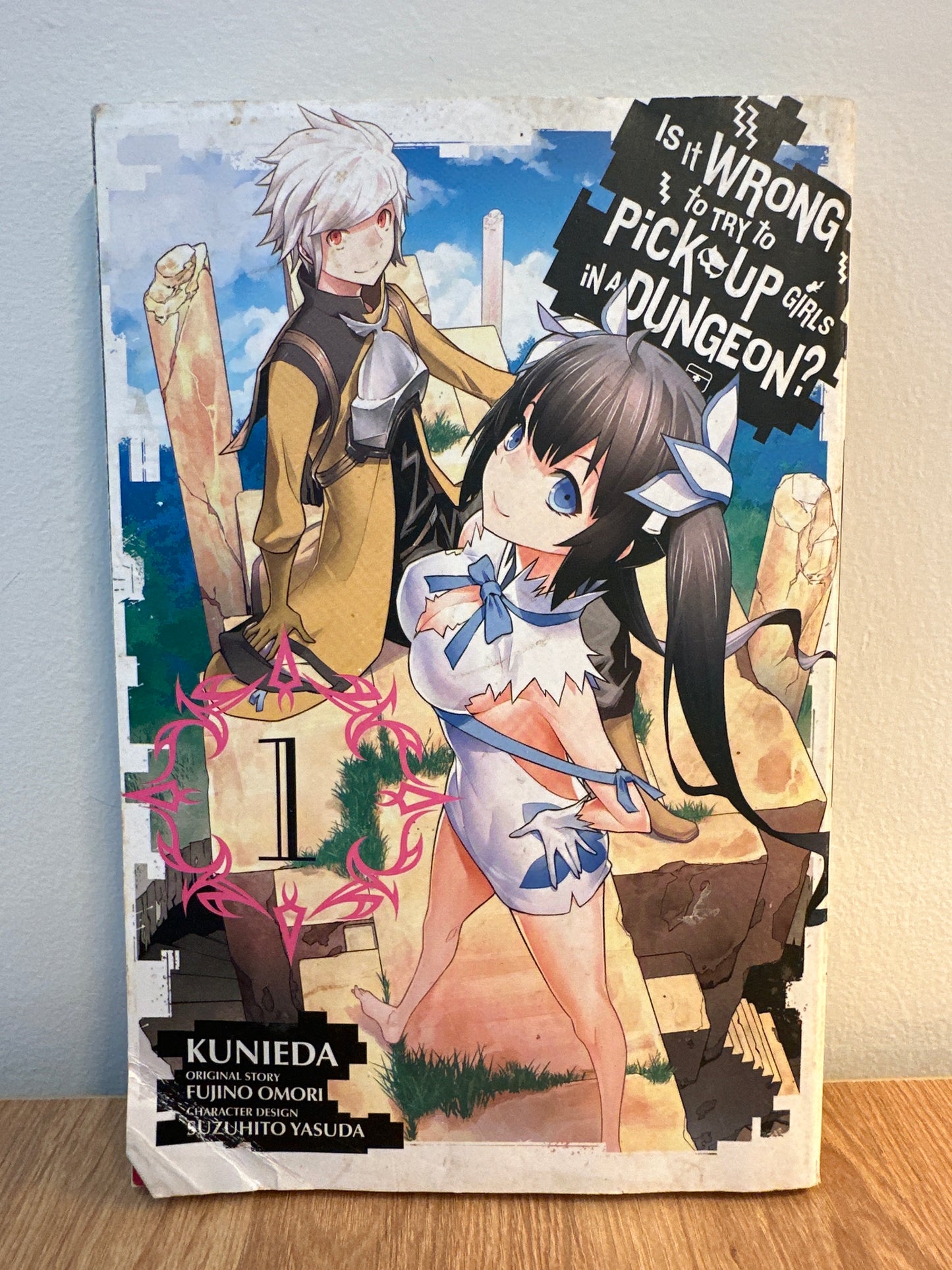 Is It Wrong to Try to Pick Girls Up in a Dungeon? Vol 1